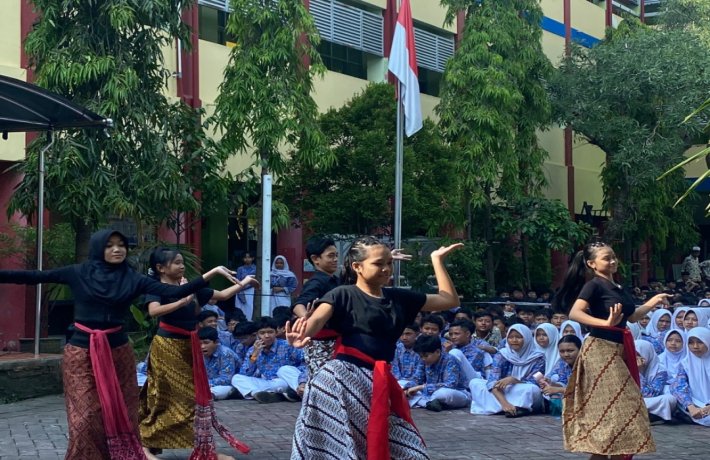 Semangat Kebersamaan dan Kompetisi di Hari Senin yang istimewa 